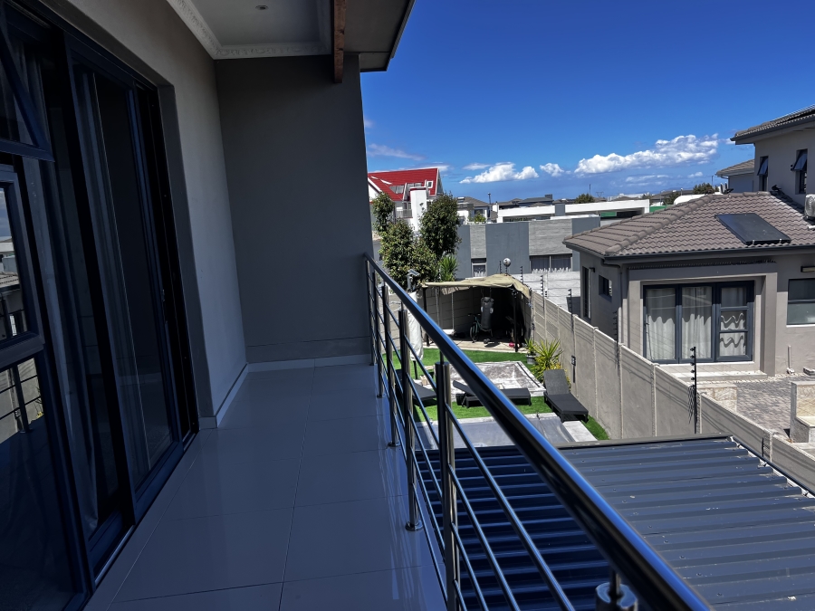 To Let 5 Bedroom Property for Rent in Parklands North Western Cape